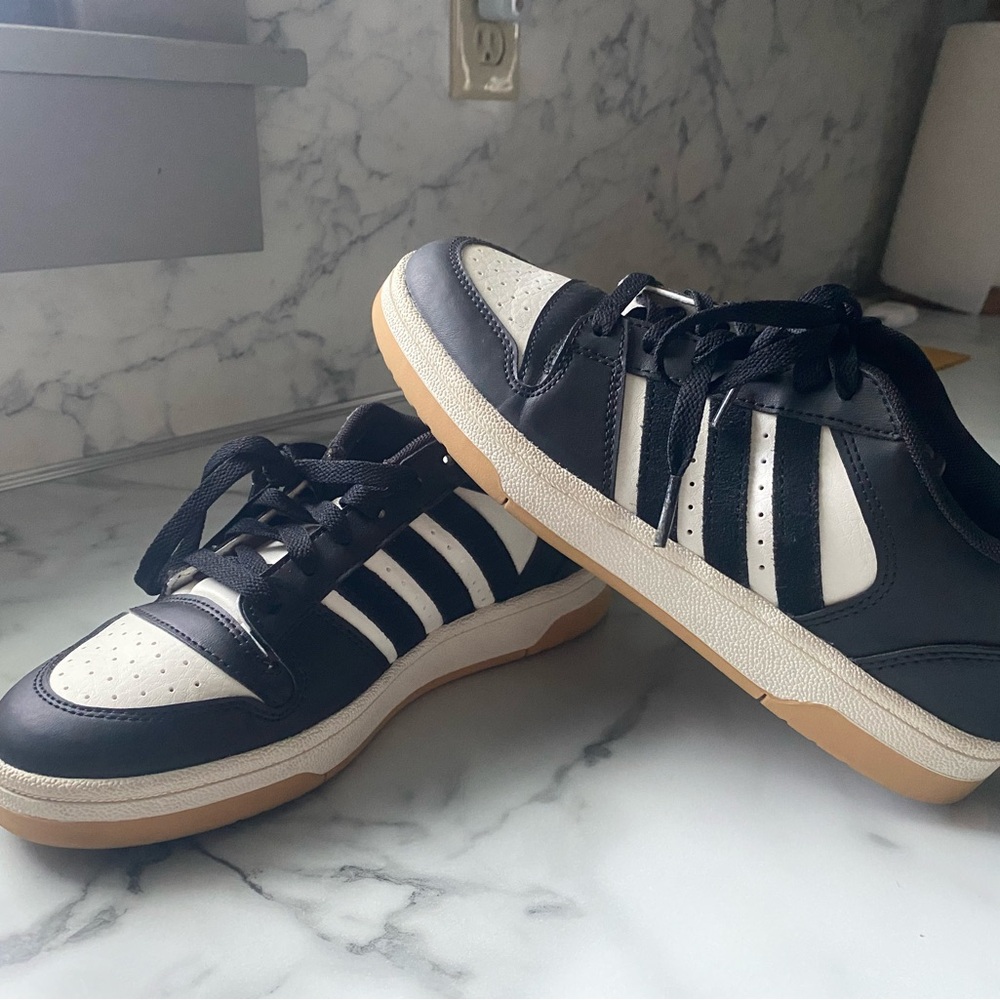 Adidas Boys size 5Y cream/black sneakers